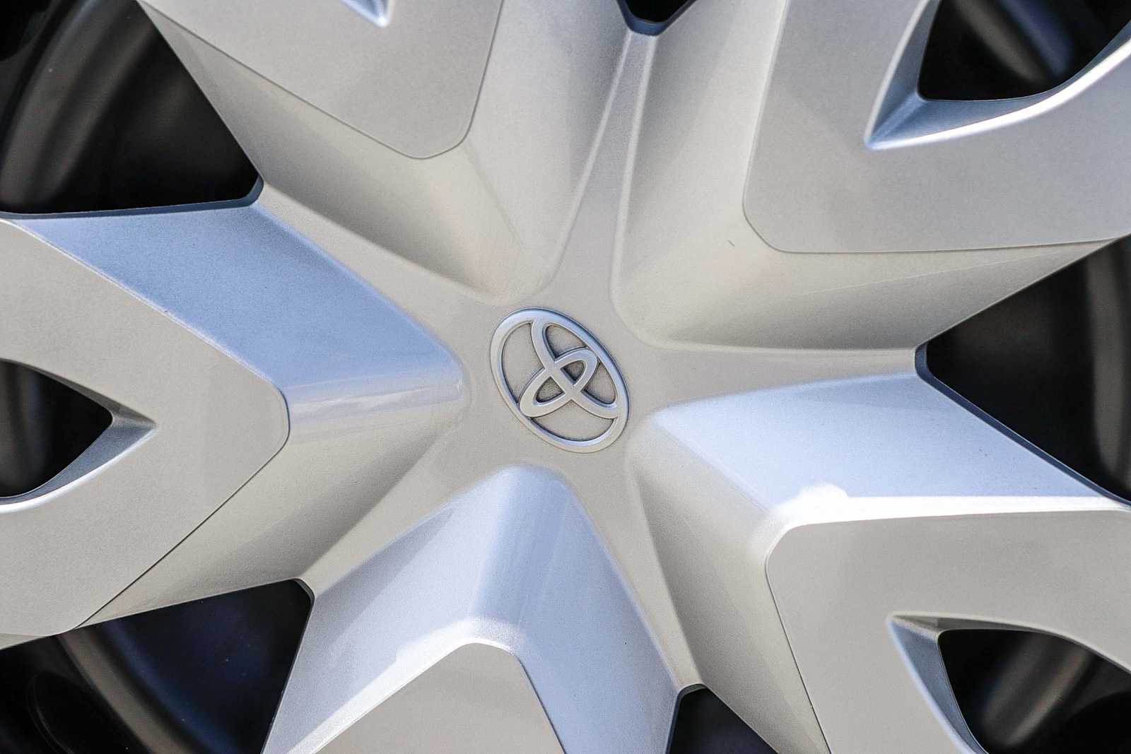 Thumbnail: 2022 Toyota Corolla Cross - 15