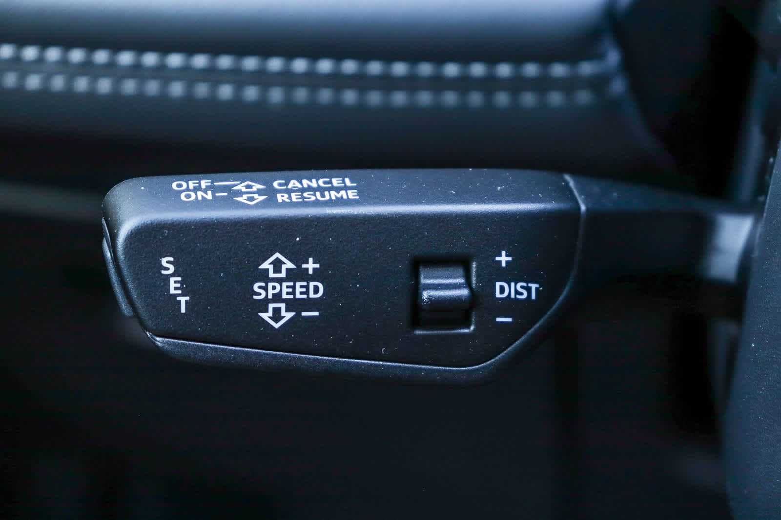 Thumbnail: 2025 Audi Q6 e-tron - 30