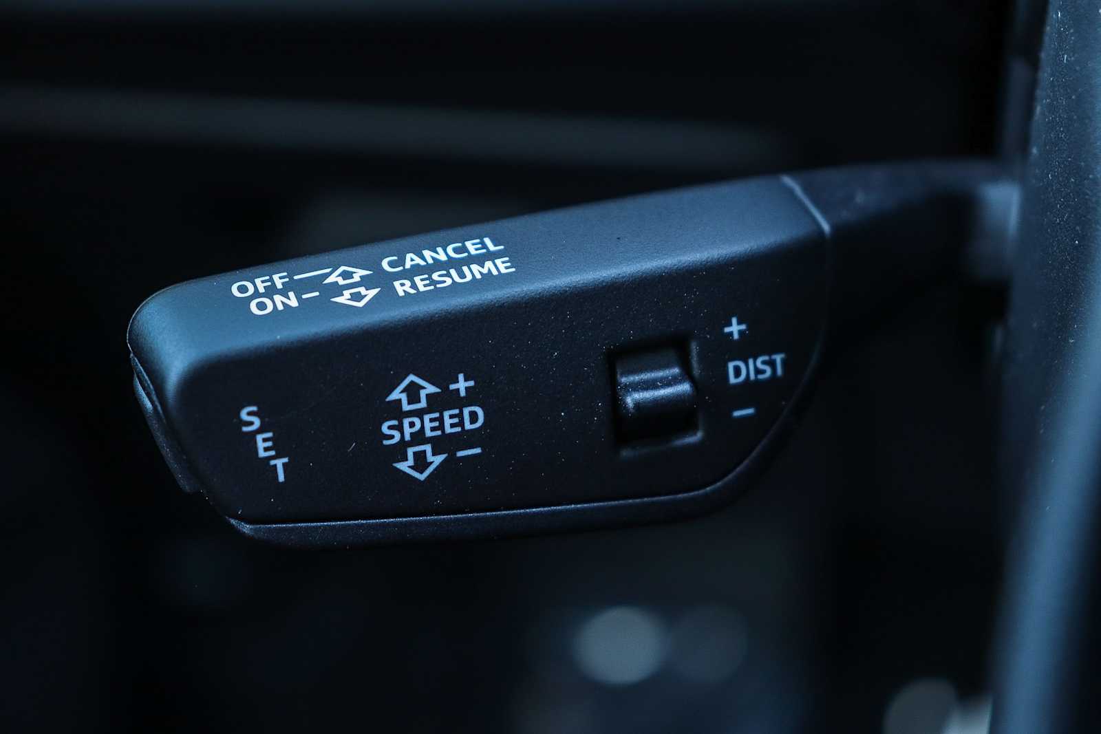 Thumbnail: 2025 Audi Q6 e-tron - 29