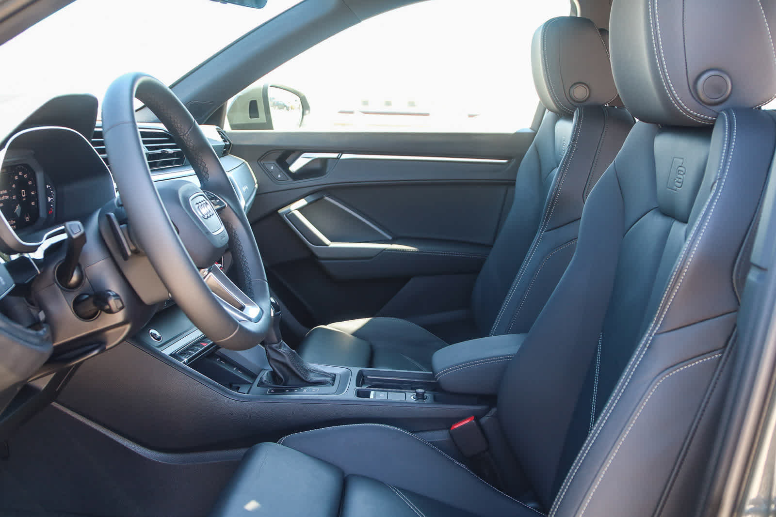 Thumbnail: 2025 Audi Q3 - 25