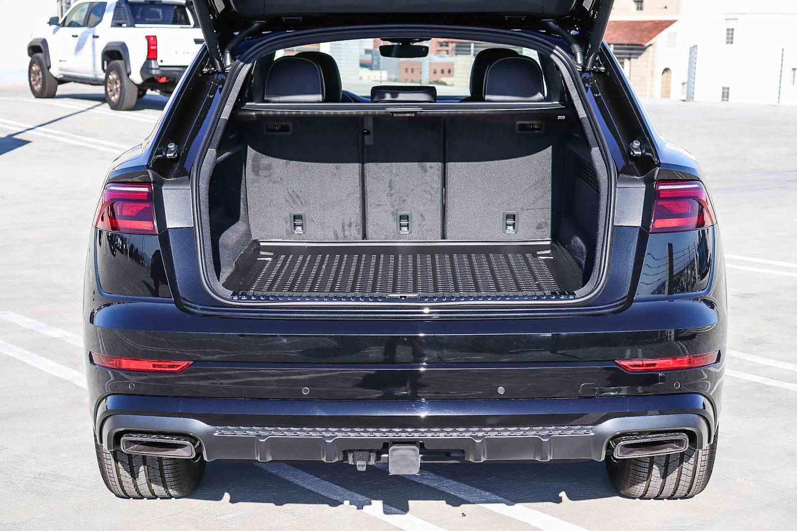 Thumbnail: 2026 Audi Q8 - 37