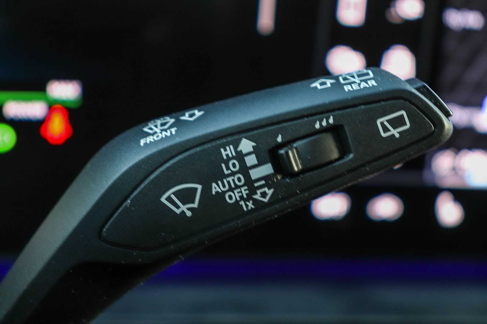 Thumbnail: 2025 Audi Q6 e-tron - 30