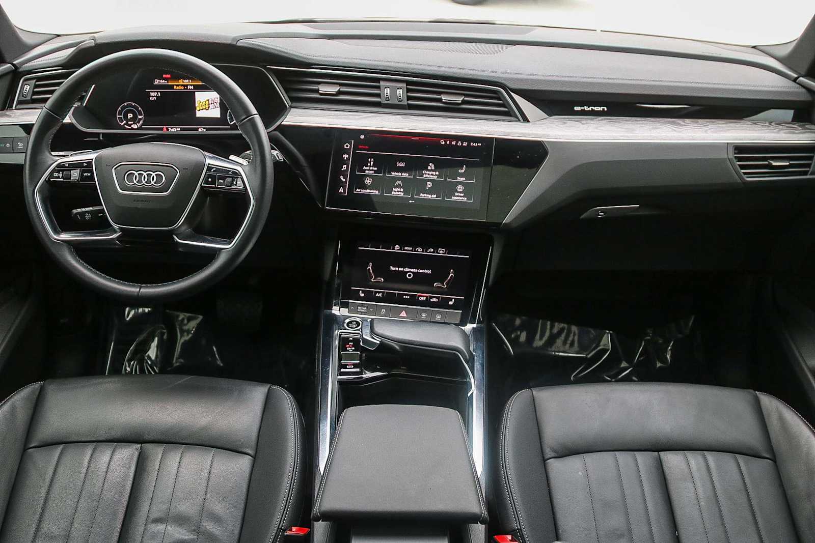 Thumbnail: 2022 Audi e-tron - 12