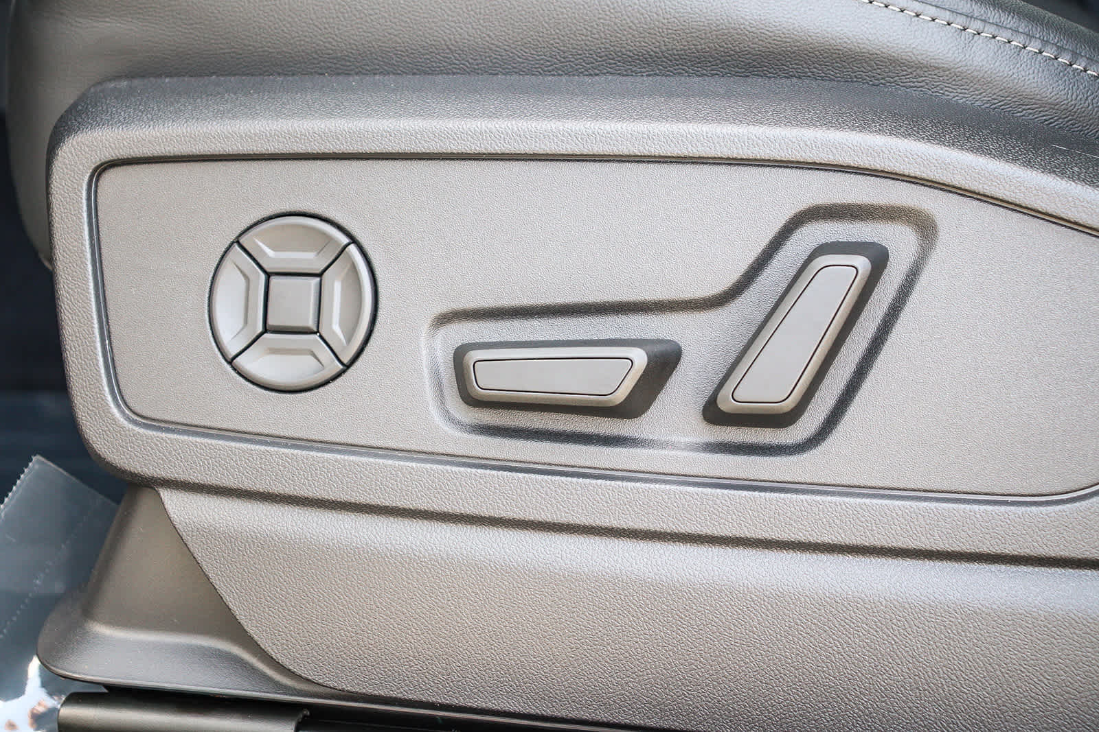 Thumbnail: 2025 Audi Q5 - 28