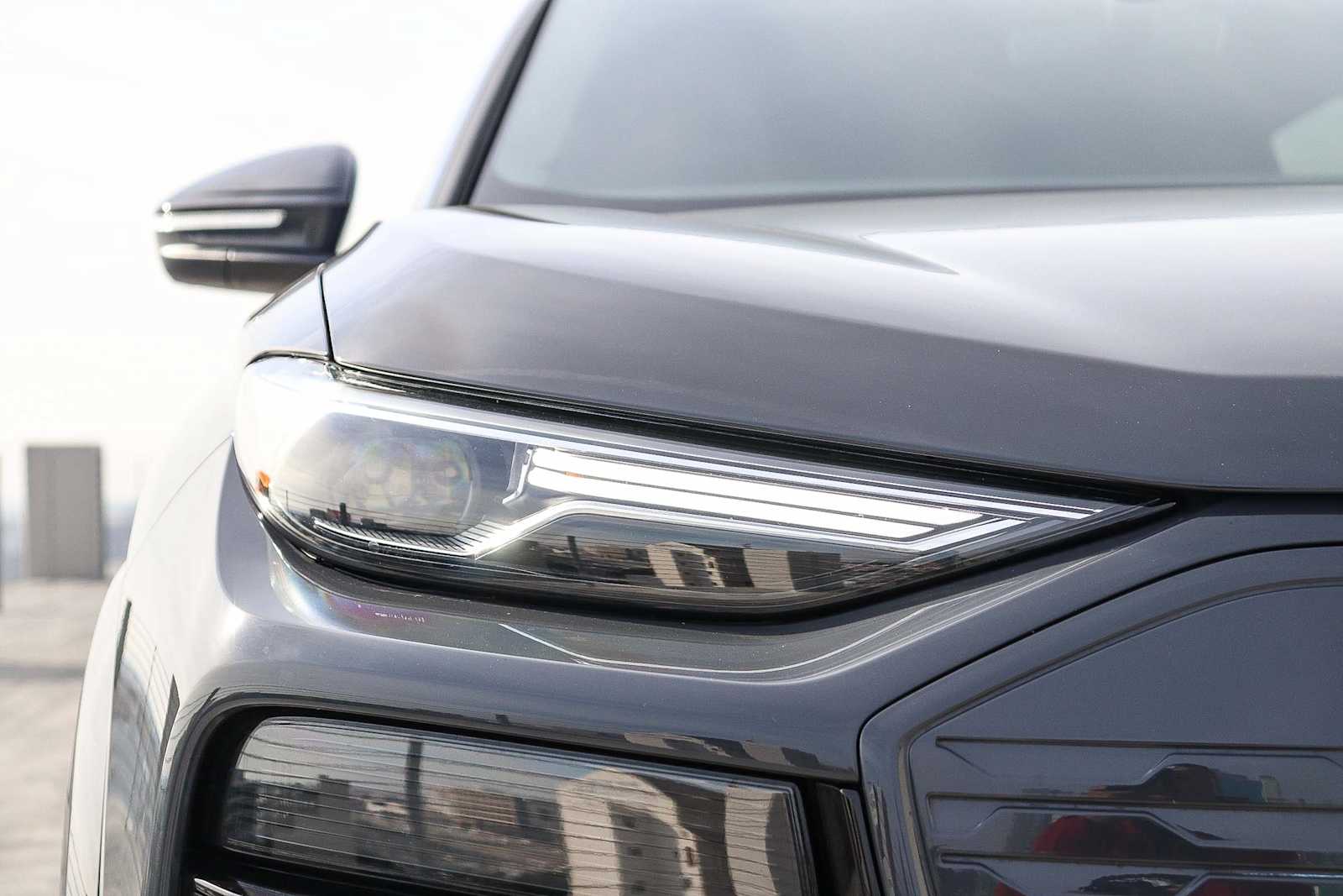 Thumbnail: 2025 Audi Q6 e-tron - 9