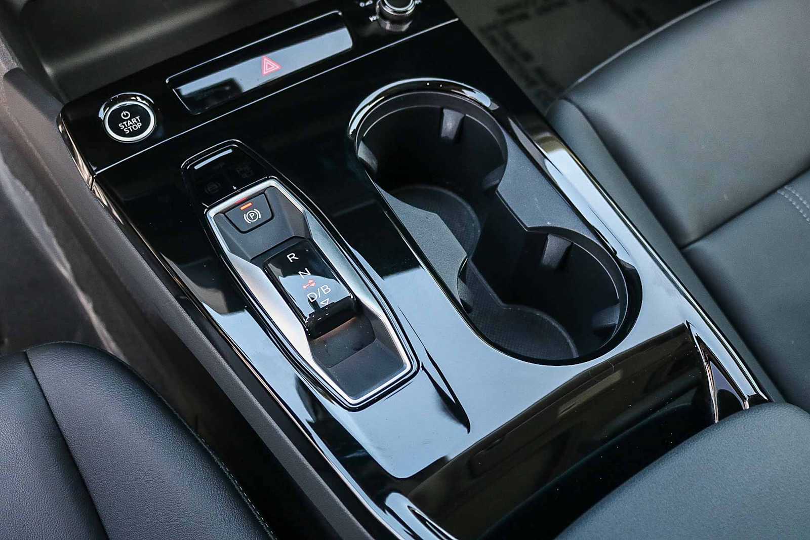 Thumbnail: 2025 Audi Q6 e-tron - 26