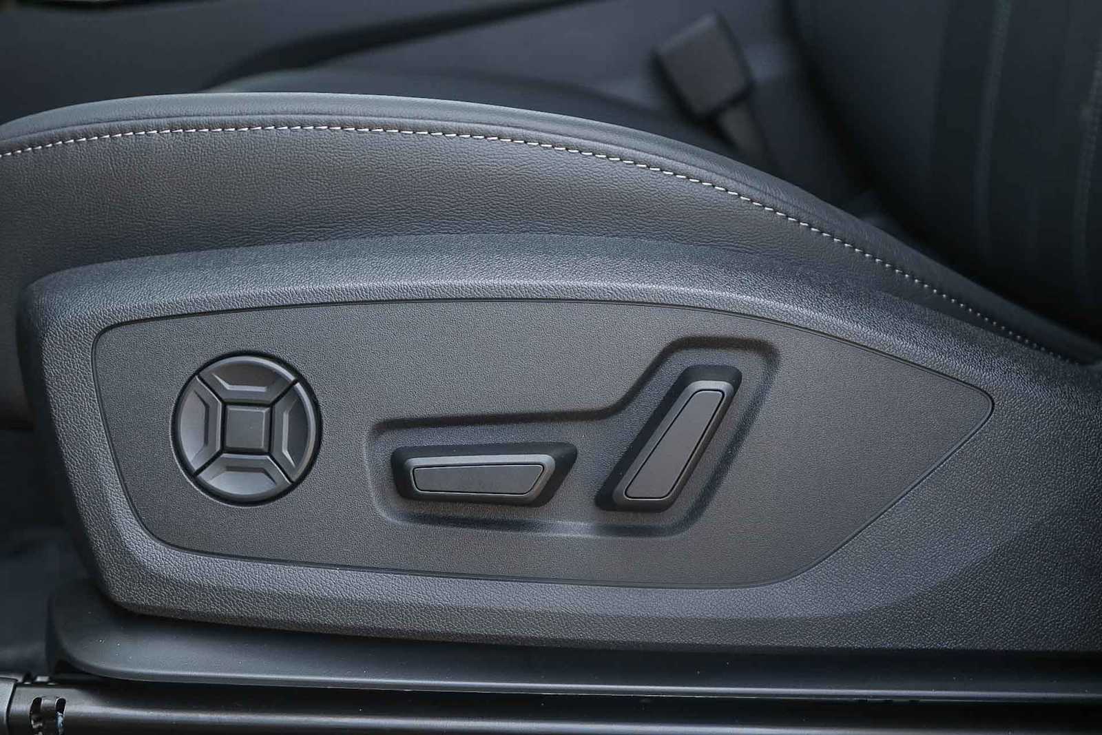 Thumbnail: 2025 Audi Q6 e-tron - 21