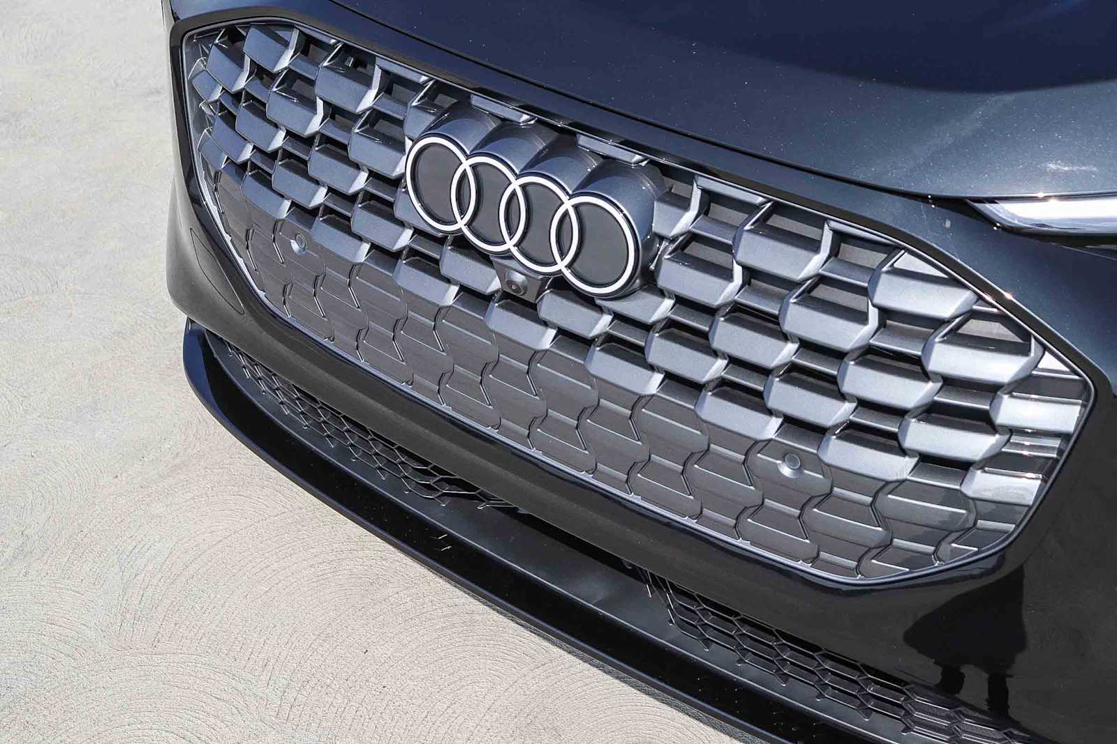 Thumbnail: 2025 Audi Q5 - 8