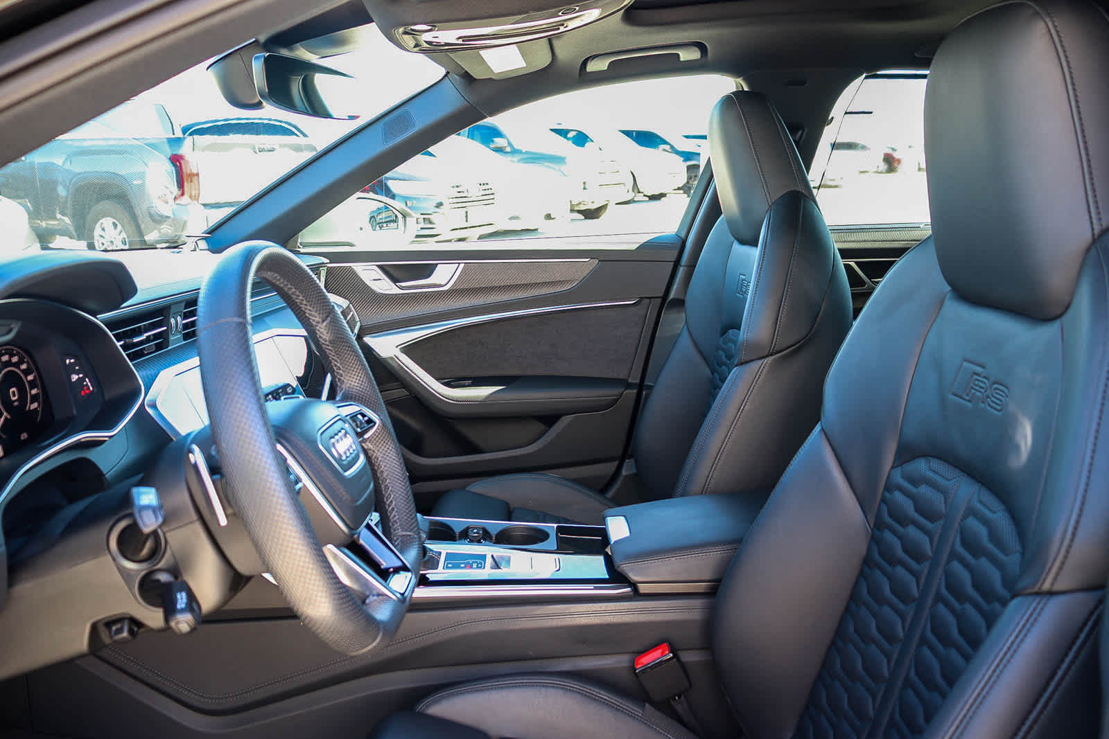 Thumbnail: 2025 Audi RS 6 - 23