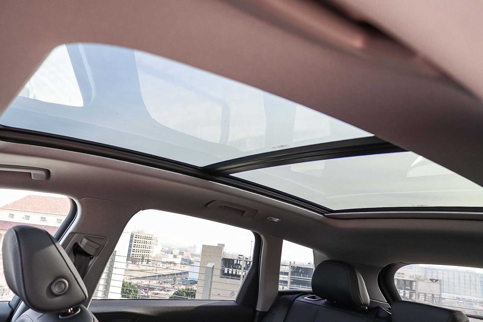 Thumbnail: 2025 Audi Q6 e-tron - 33