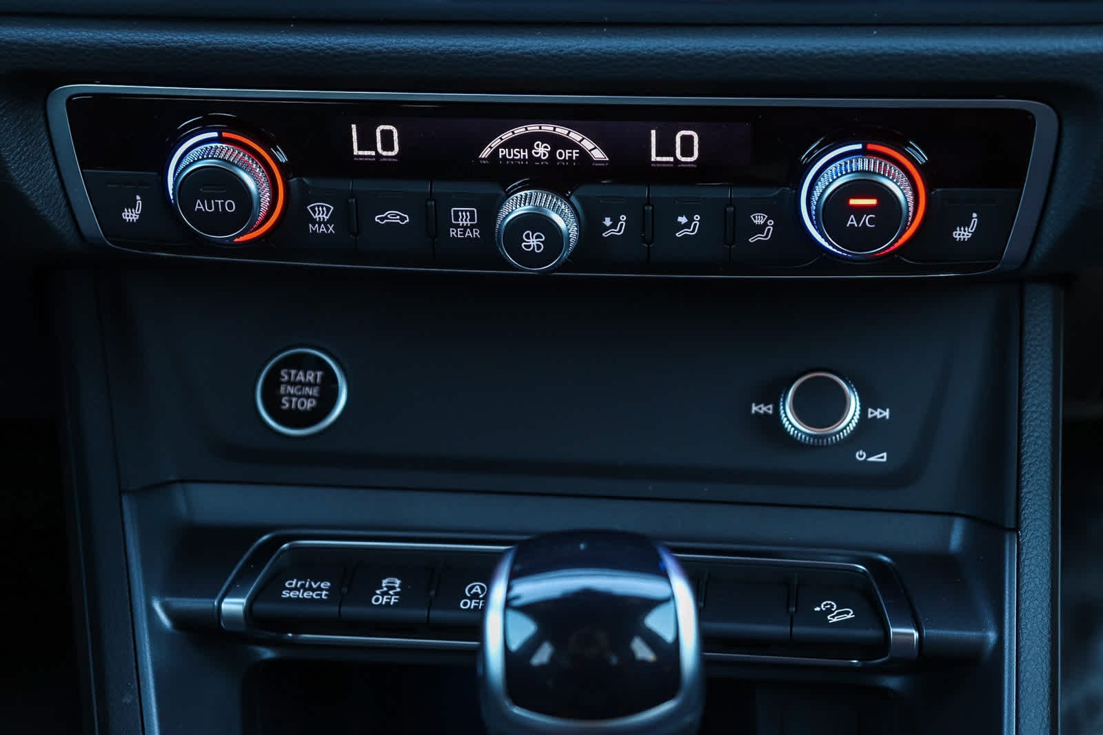 Thumbnail: 2025 Audi Q3 - 18