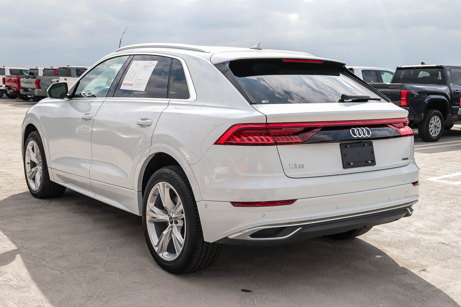 Thumbnail: 2023 Audi Q8 - 18