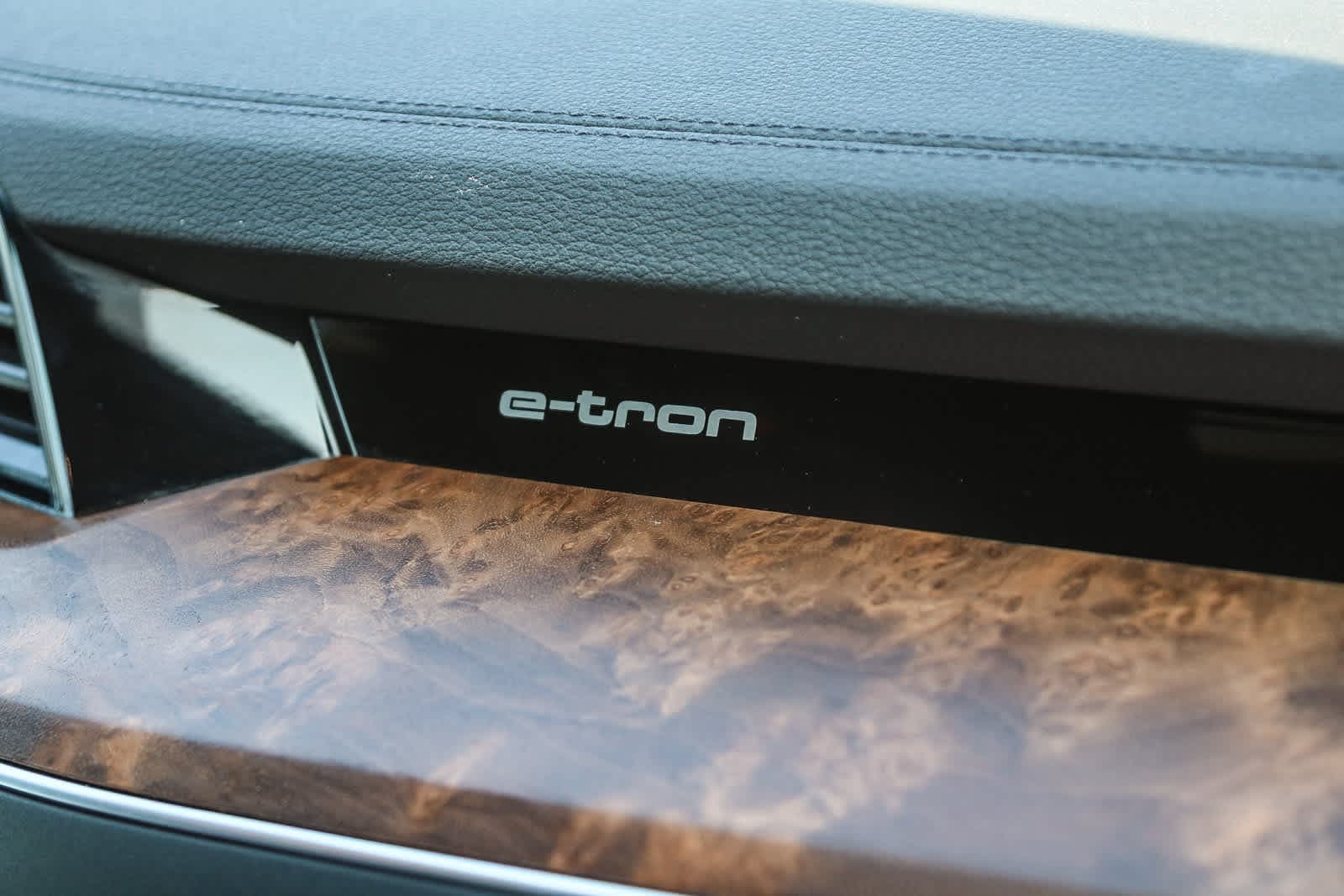 Thumbnail: 2022 Audi e-tron - 15