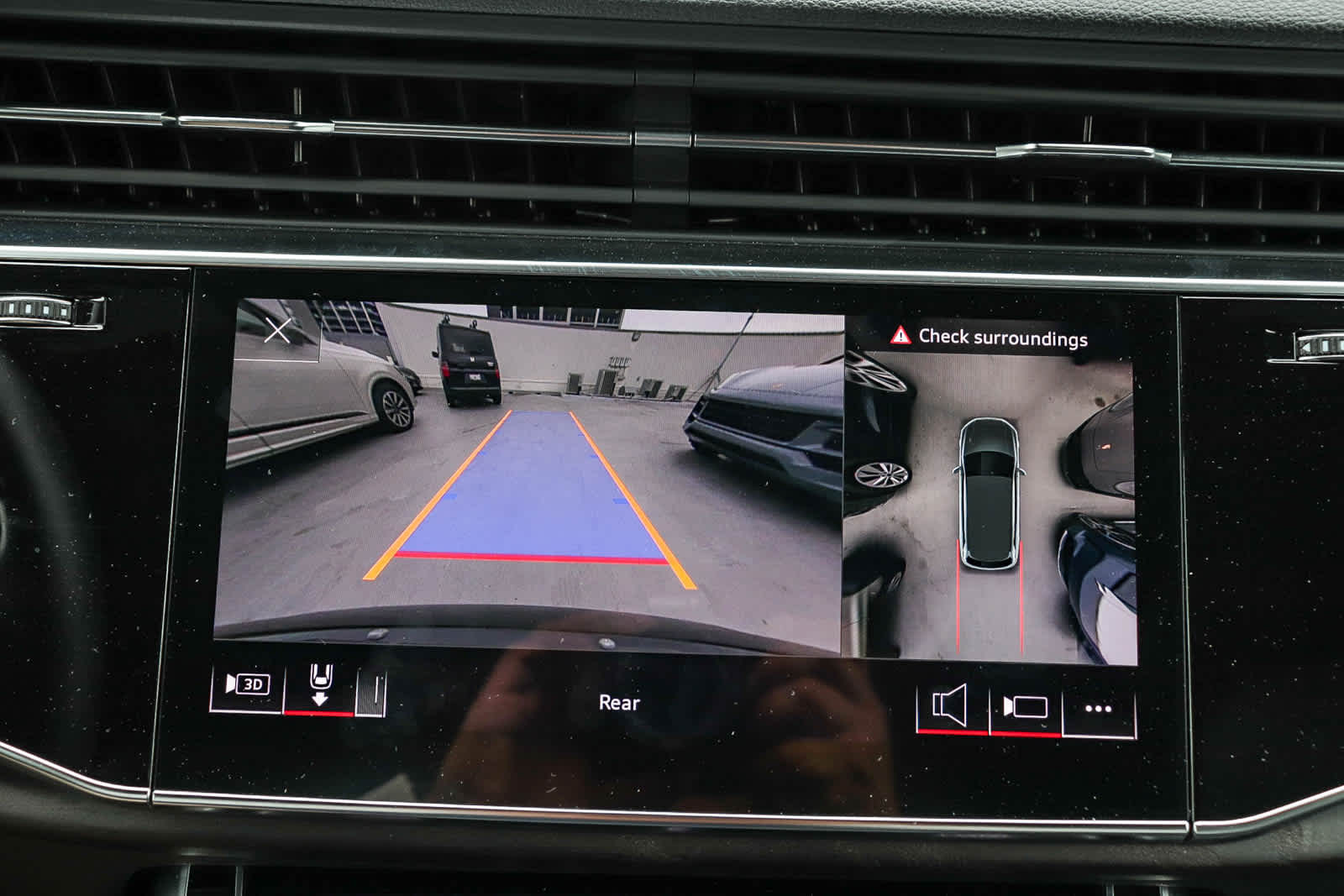 Thumbnail: 2023 Audi Q7 - 33