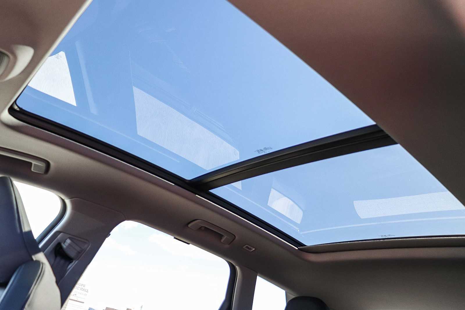 Thumbnail: 2025 Audi Q6 e-tron - 34