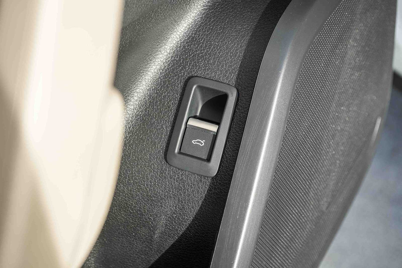 Thumbnail: 2023 Audi Q5 - 30