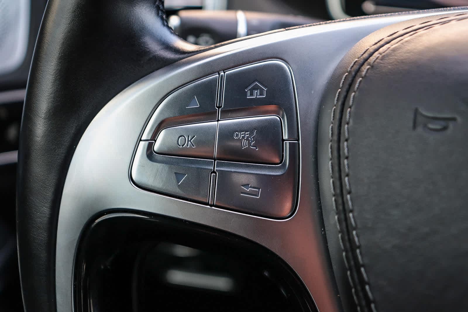 Thumbnail: 2016 Mercedes-Benz S-Class - 25