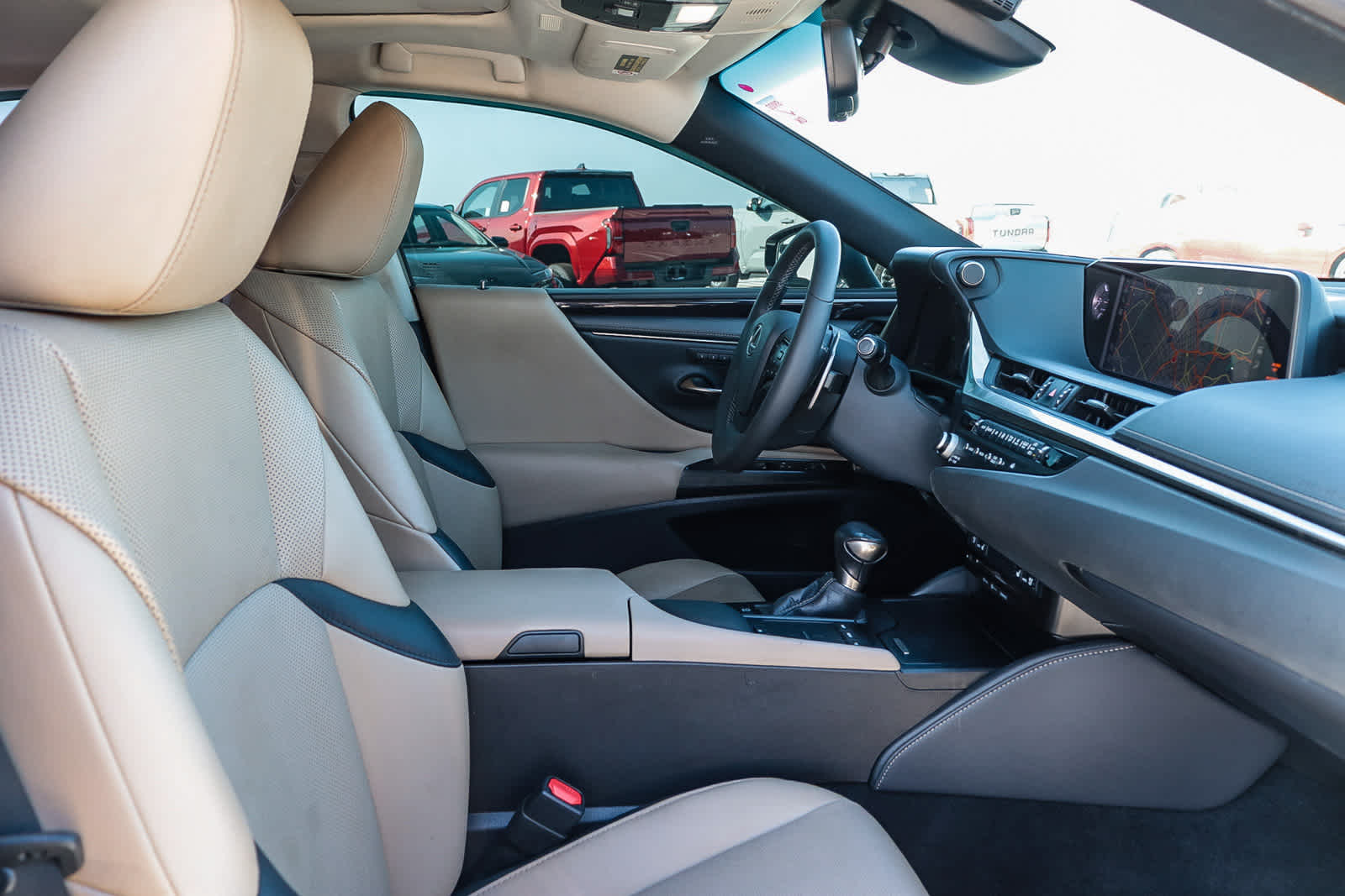 Thumbnail: 2021 Lexus ES - 21