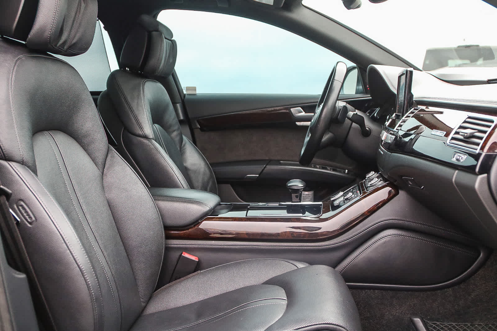 Thumbnail: 2017 Audi A8 - 17