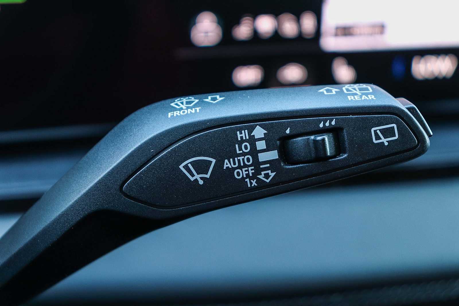 Thumbnail: 2025 Audi Q6 e-tron - 30