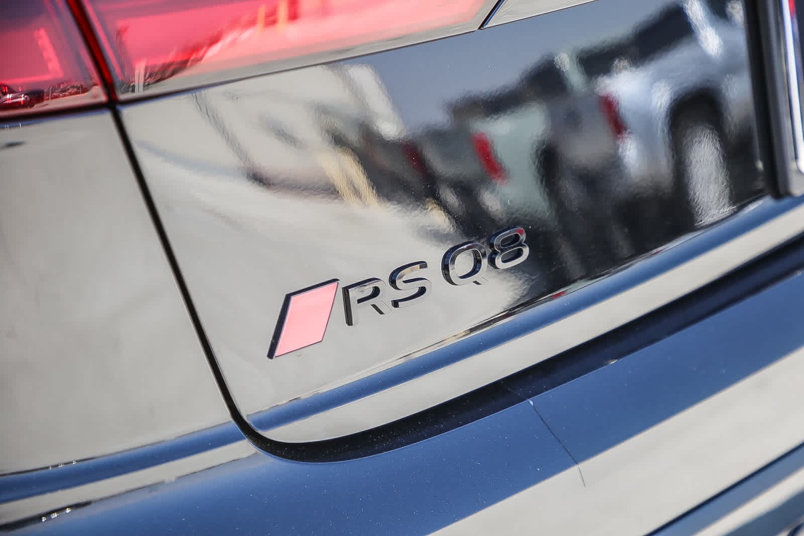 Thumbnail: 2025 Audi RS Q8 - 13