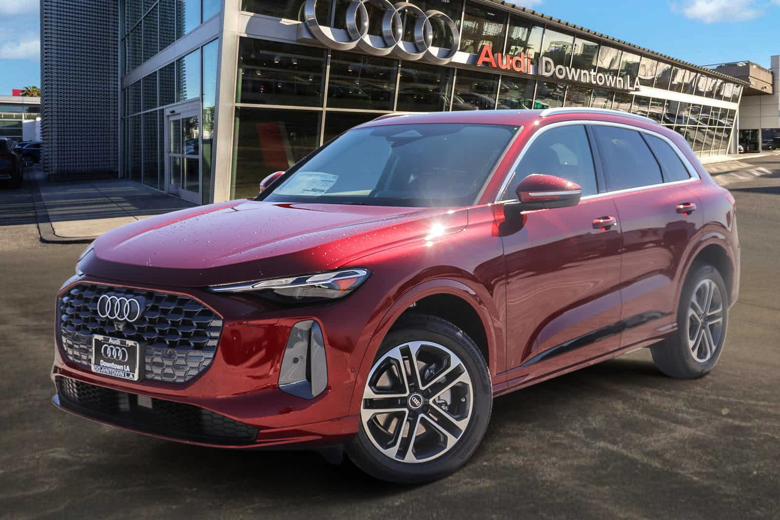 Thumbnail: 2025 Audi Q5 - 1