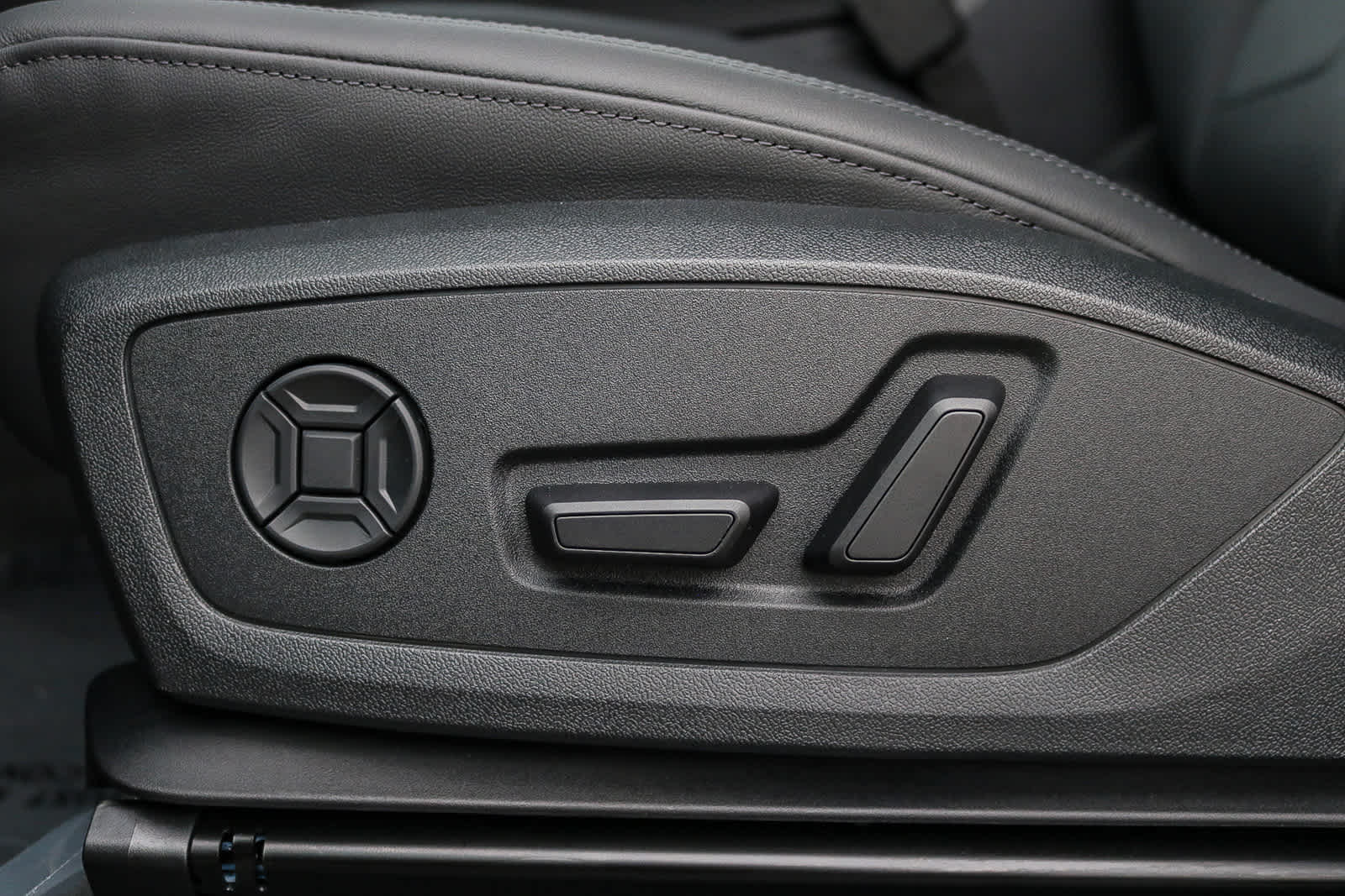 Thumbnail: 2025 Audi Q3 - 31