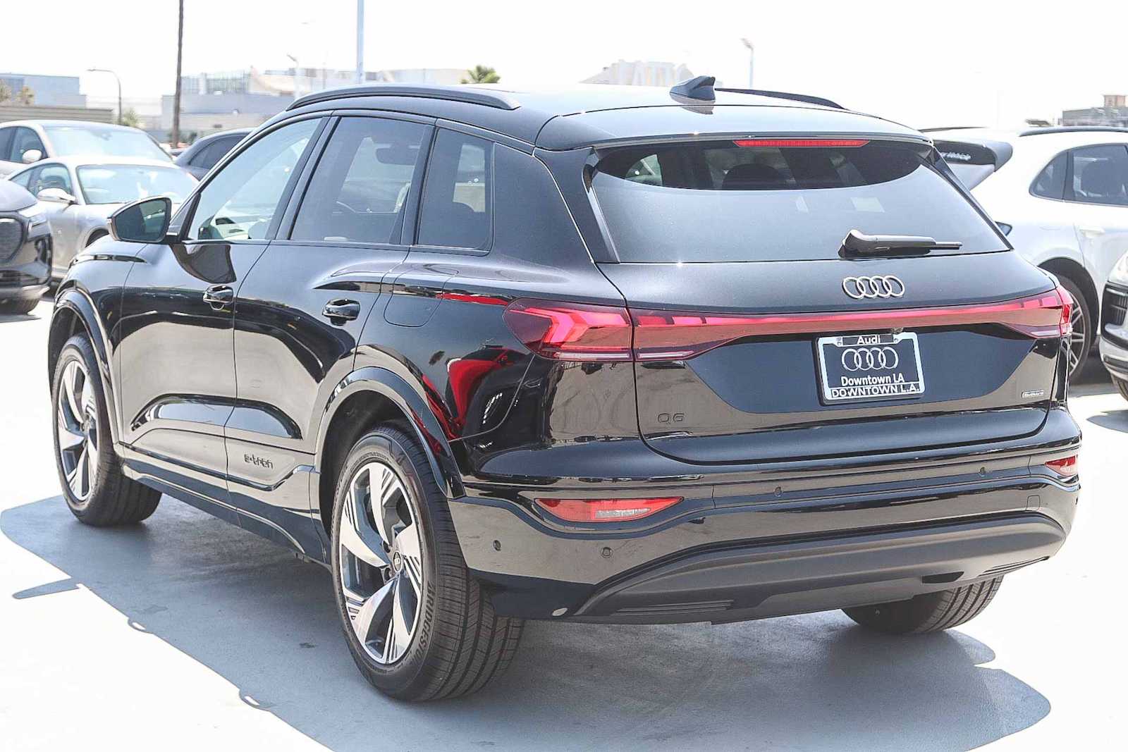 Thumbnail: 2025 Audi Q6 e-tron - 8