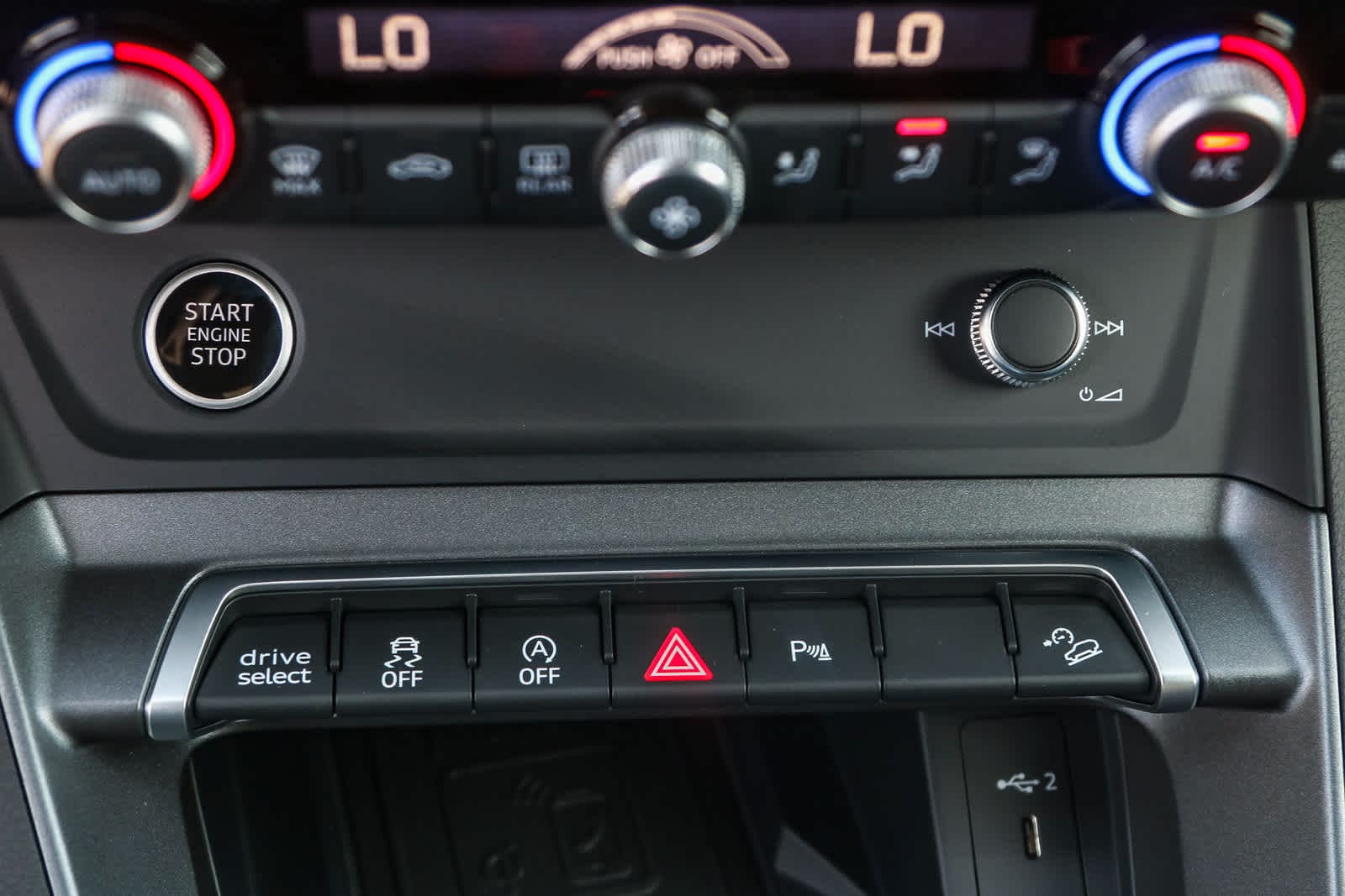 Thumbnail: 2025 Audi Q3 - 28