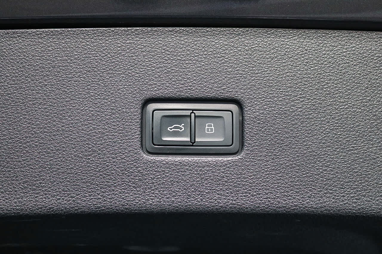 Thumbnail: 2022 Audi Q8 - 42