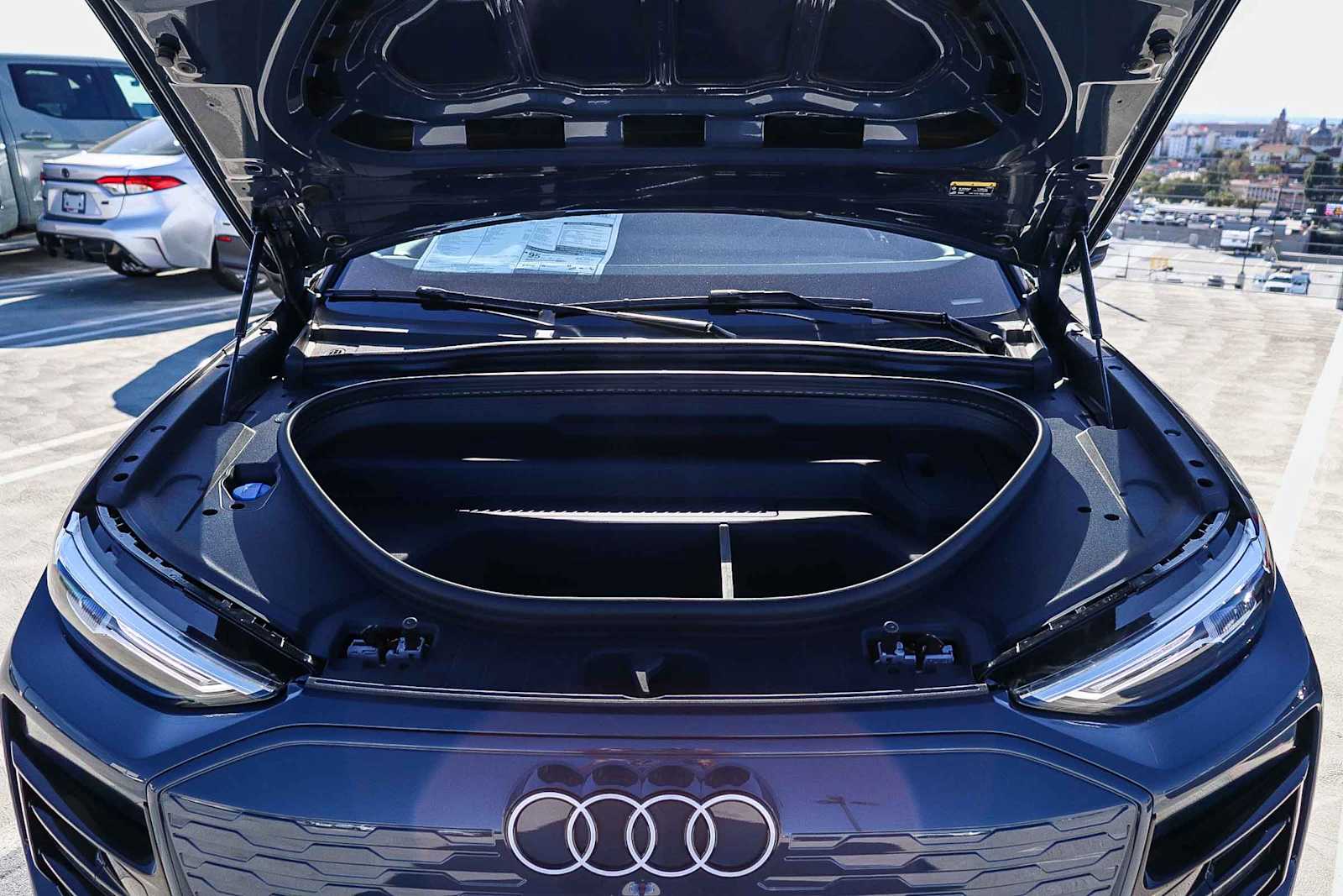 Thumbnail: 2025 Audi Q6 e-tron - 38