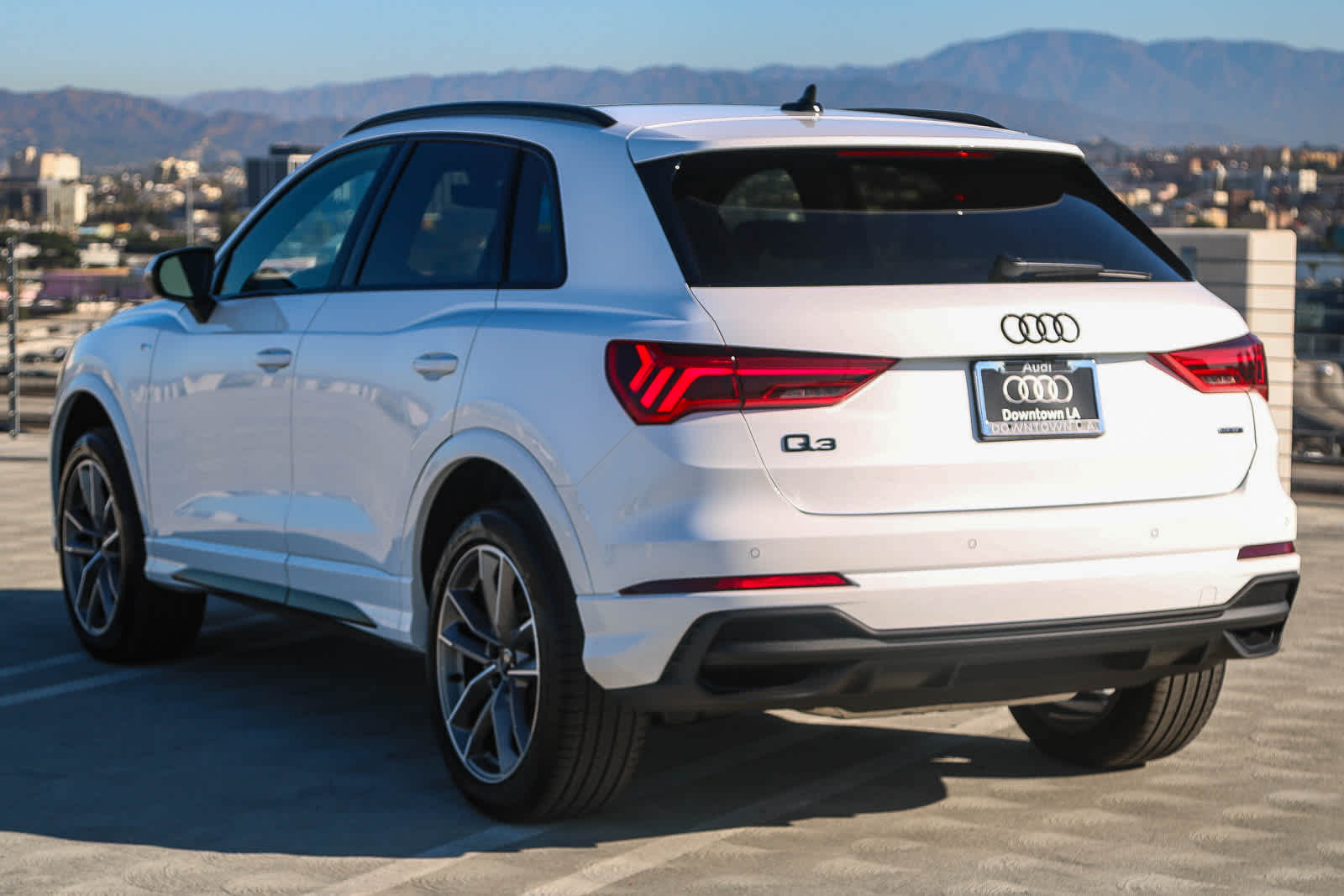 Thumbnail: 2025 Audi Q3 - 10