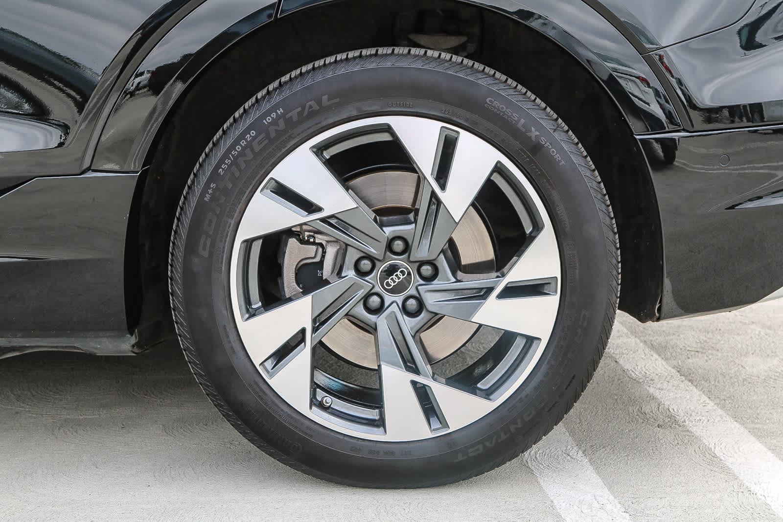 Thumbnail: 2022 Audi e-tron - 10