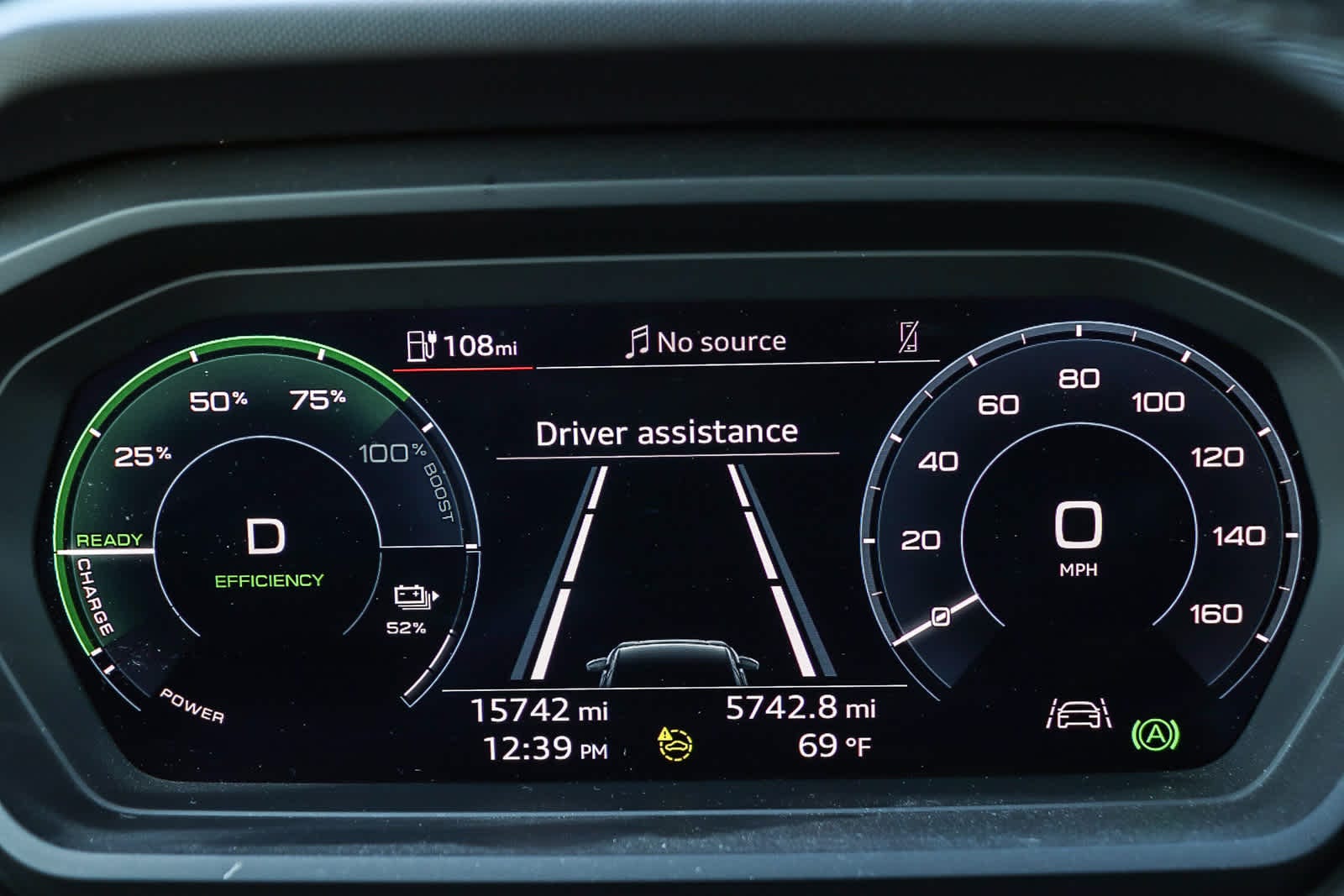 Thumbnail: 2023 Audi Q4 e-tron - 33