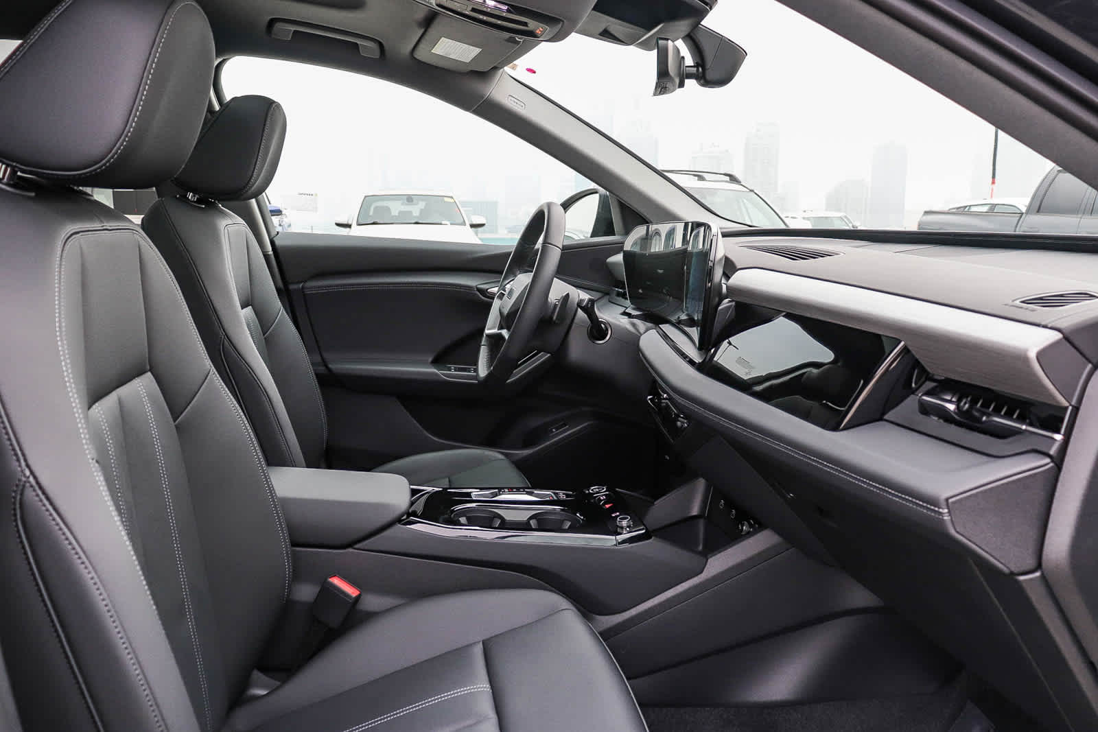 Thumbnail: 2025 Audi Q6 e-tron - 21