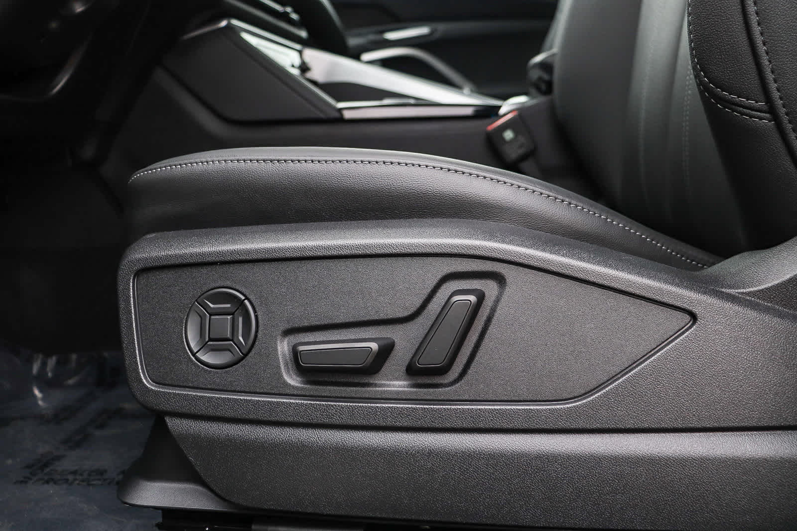 Thumbnail: 2025 Audi Q5 - 24