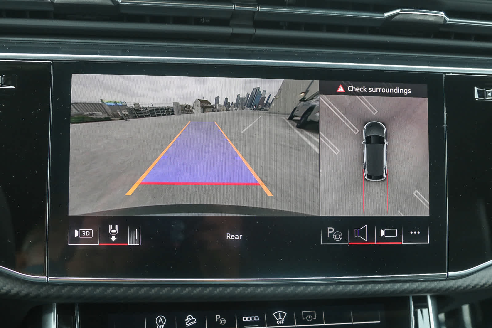 Thumbnail: 2025 Audi RS Q8 - 26