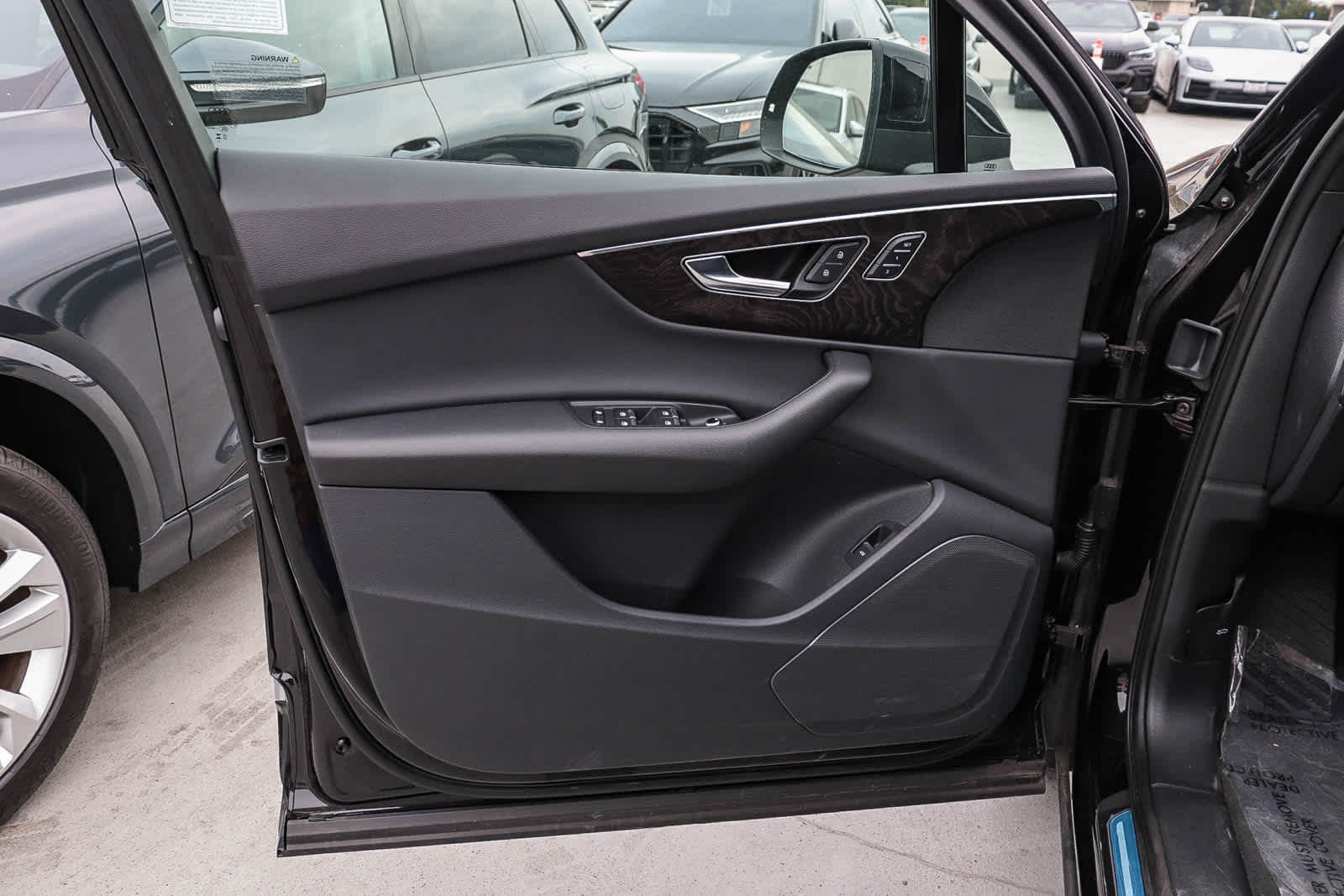 Thumbnail: 2023 Audi Q7 - 30