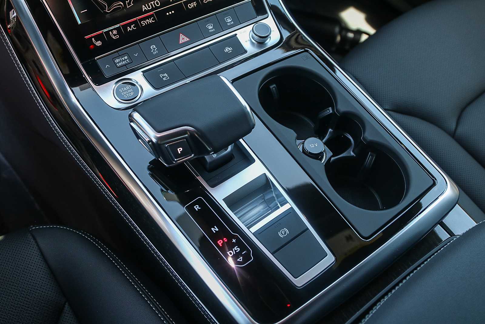 Thumbnail: 2025 Audi Q8 - 22