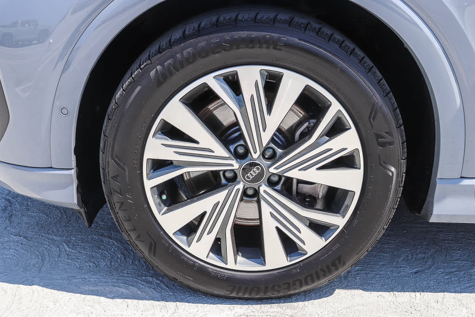 Thumbnail: 2023 Audi Q4 e-tron - 11