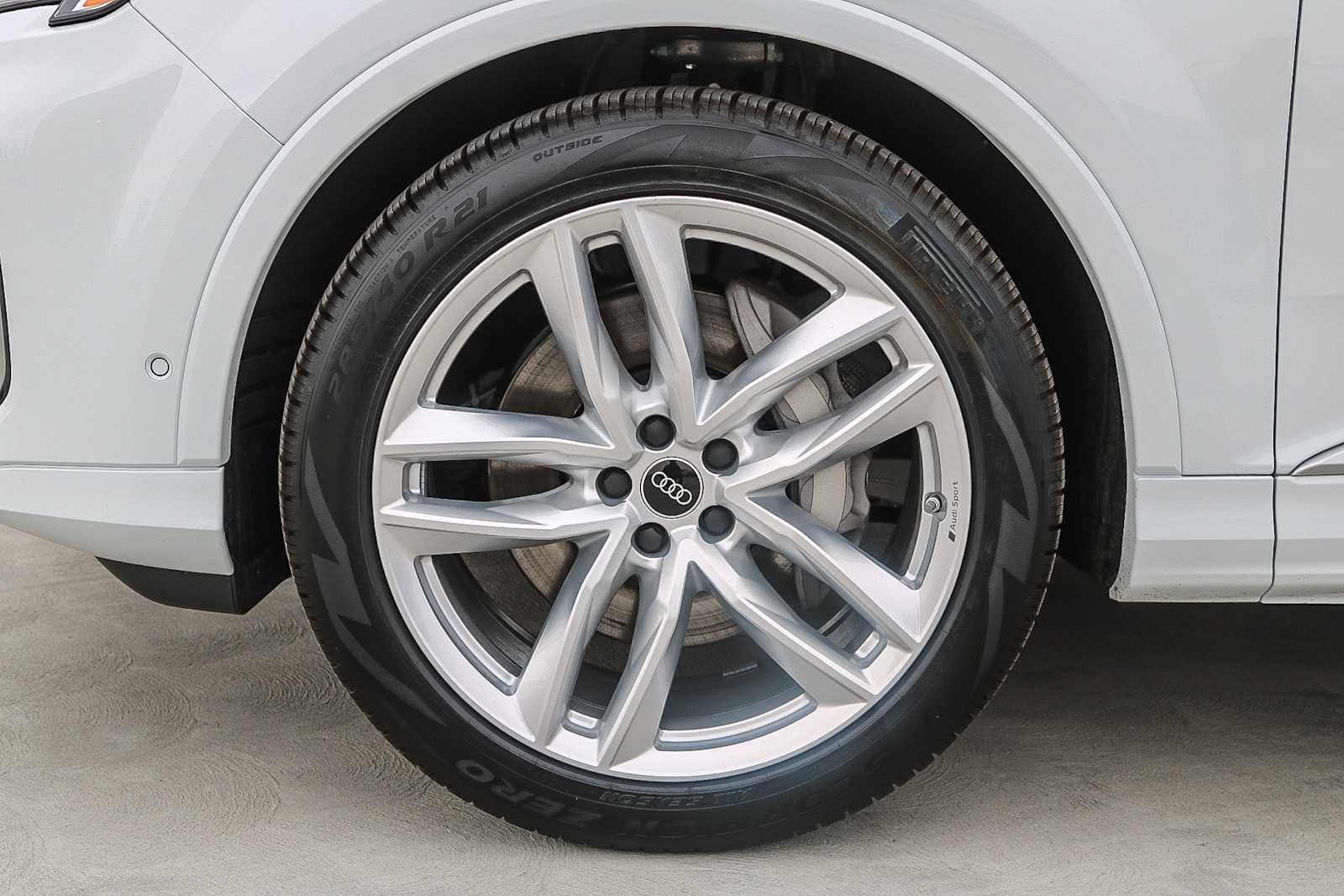 Thumbnail: 2025 Audi Q7 - 11