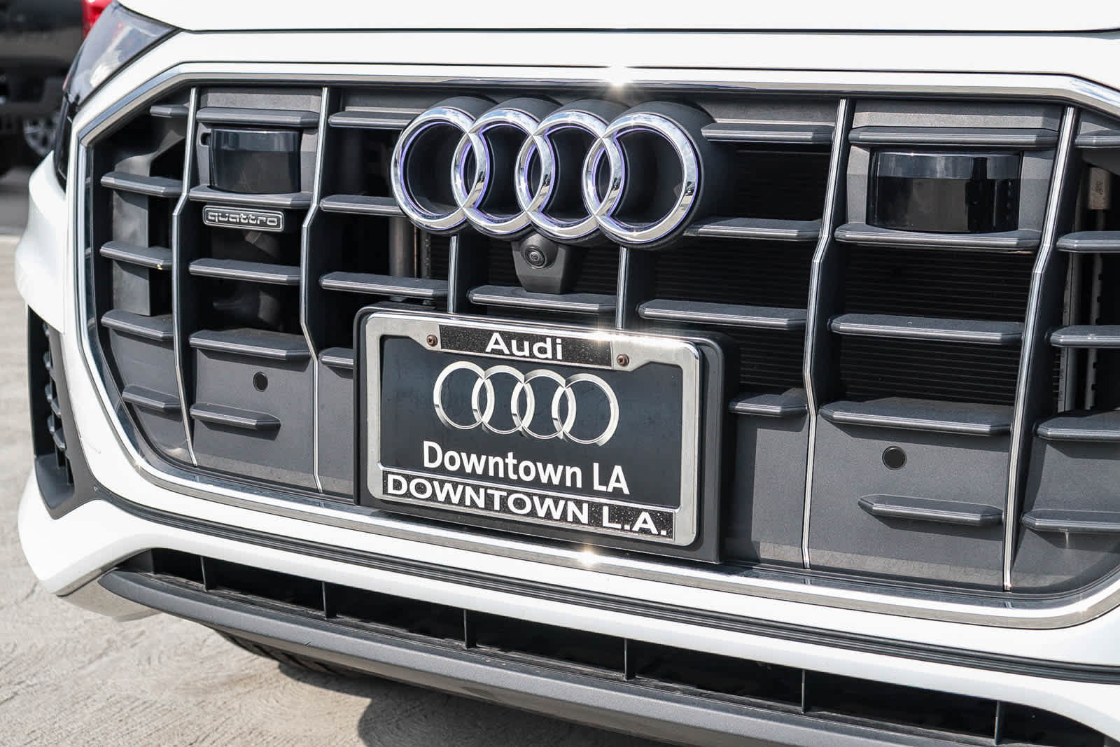 Thumbnail: 2023 Audi Q8 - 10