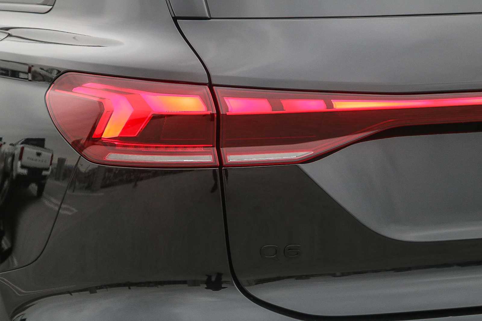 Thumbnail: 2025 Audi Q6 e-tron - 9