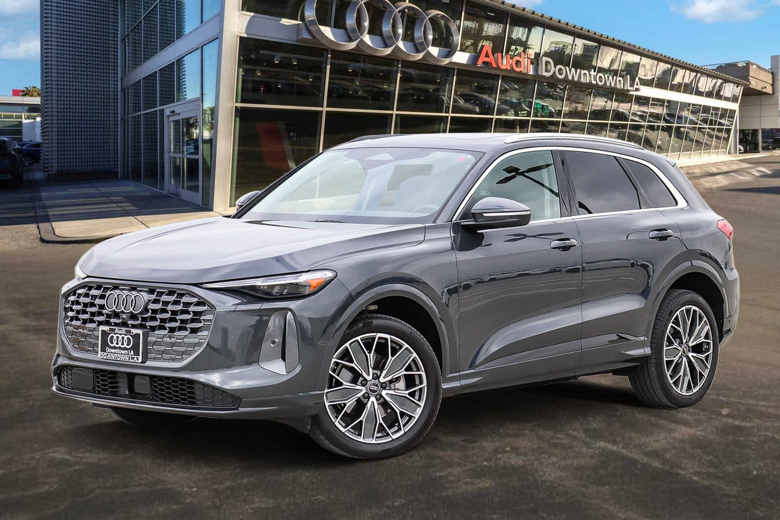 Thumbnail: 2025 Audi Q5 - 1