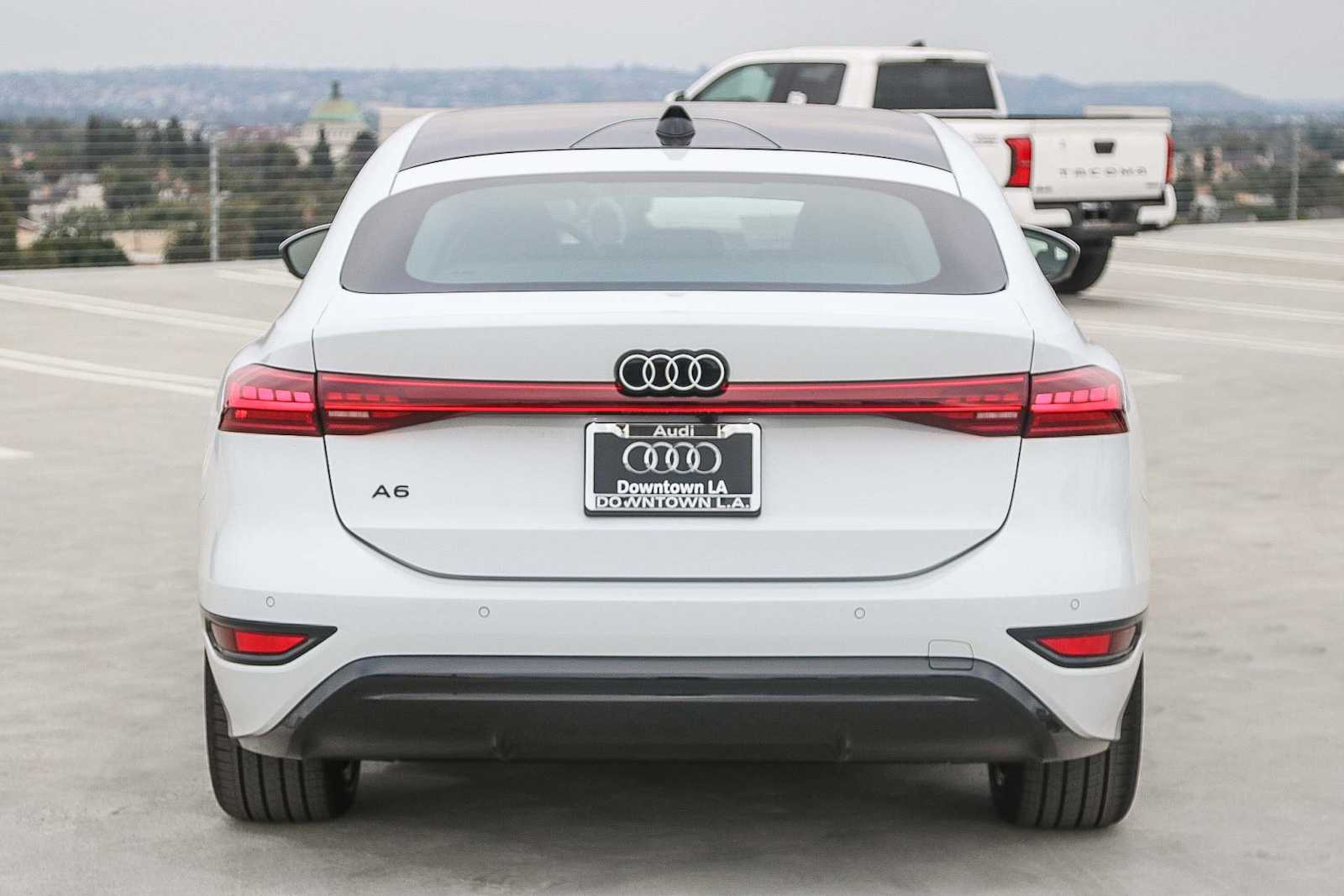 Thumbnail: 2025 Audi e-tron - 7