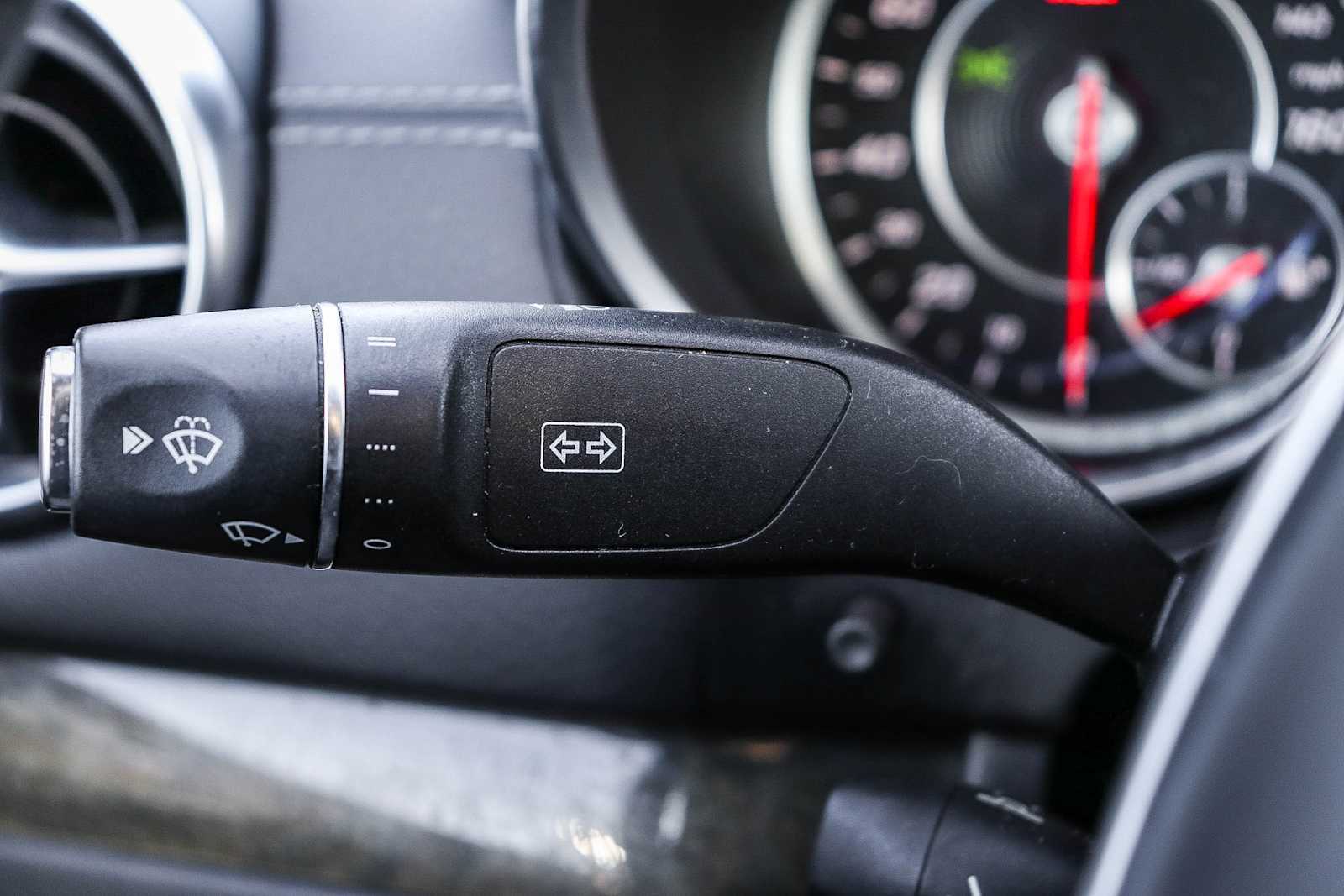 Thumbnail: 2018 Mercedes-Benz SL-Class - 35