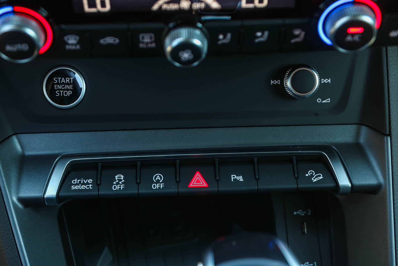 Thumbnail: 2025 Audi Q3 - 27