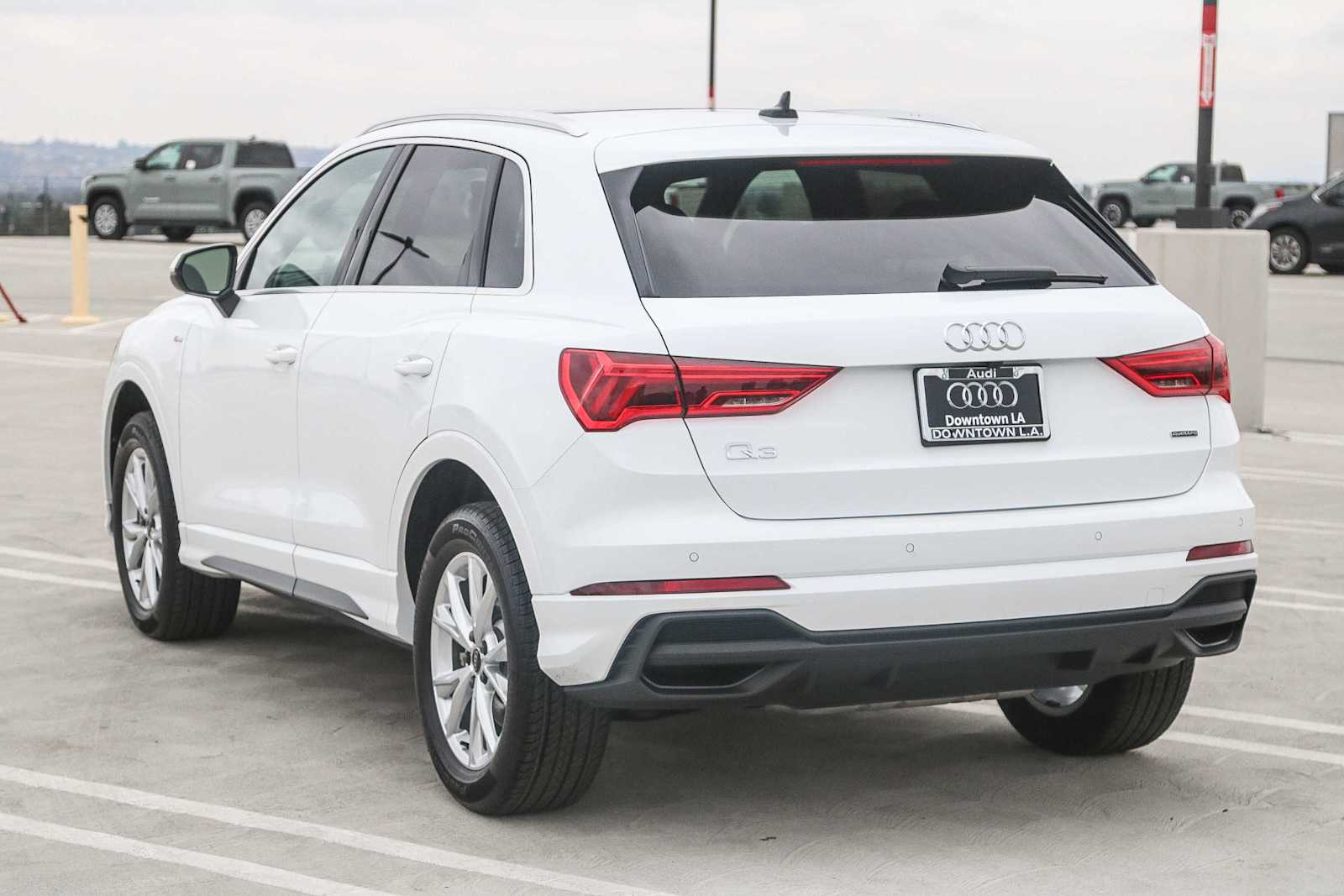 Thumbnail: 2025 Audi Q3 - 10