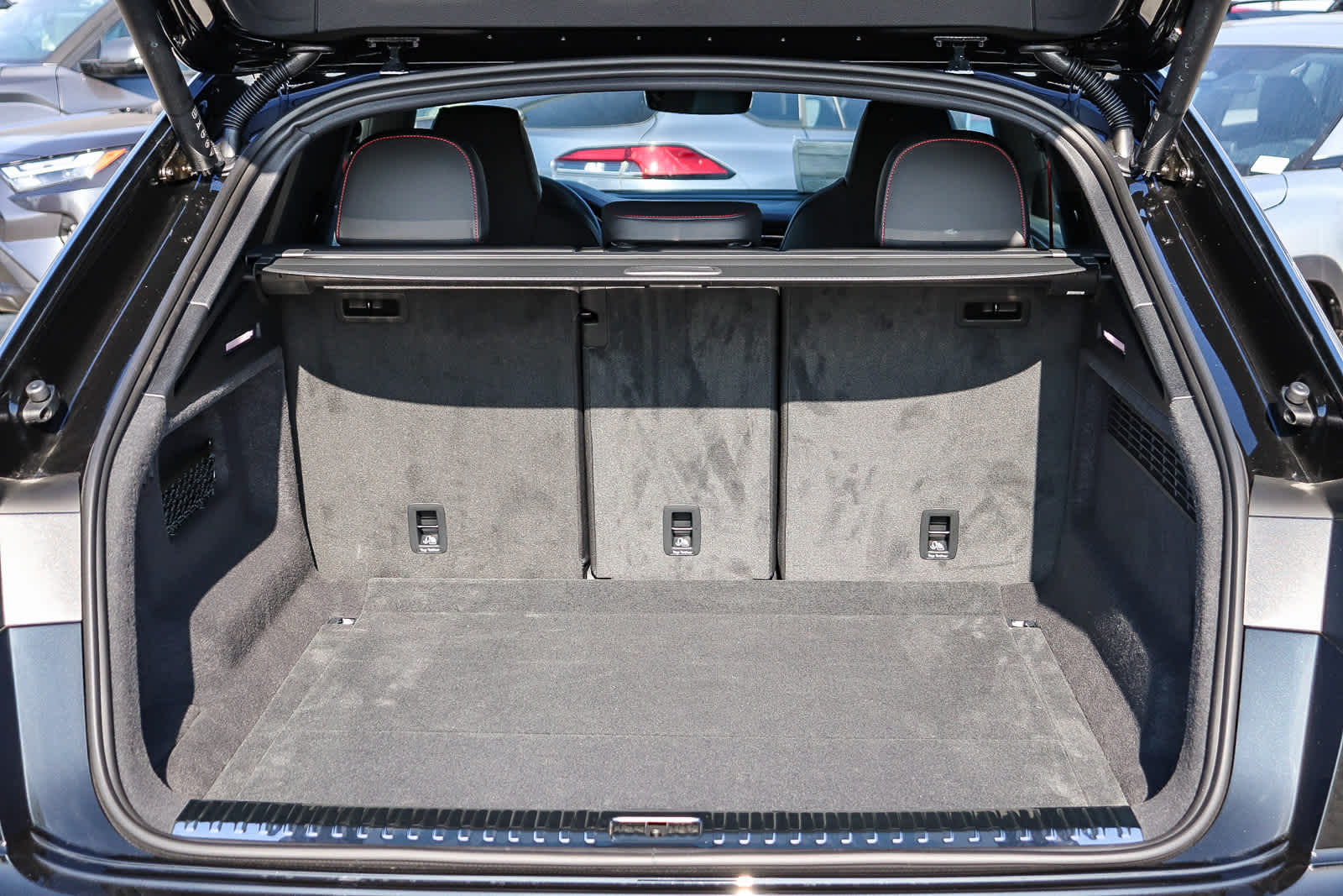 Thumbnail: 2026 Audi Q8 - 39