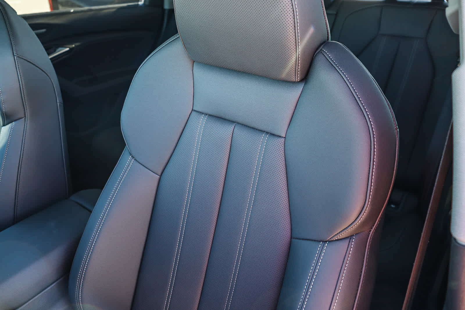 Thumbnail: 2025 Audi Q6 e-tron - 35